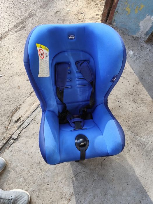 Продам автокрісло Chicco Cosmos