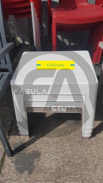 Bancos e mesas altas de exterior