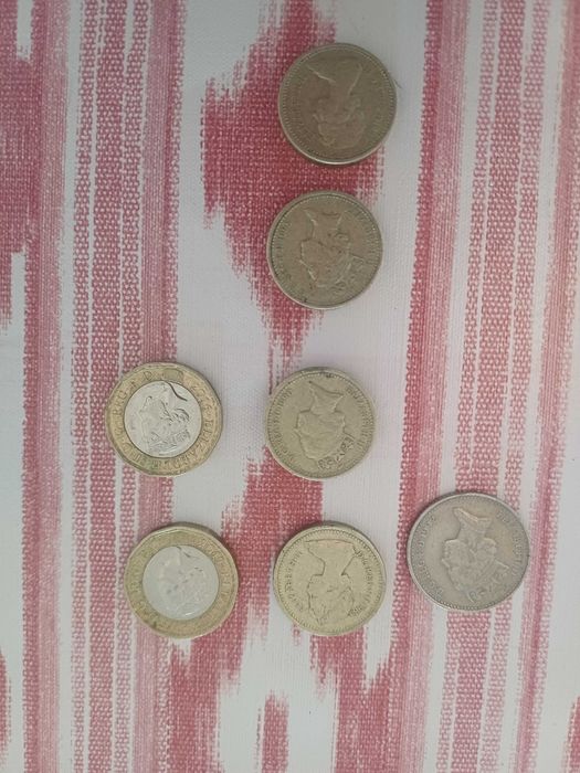 Moedas rainha Elizabeth 2 de colecao com erros