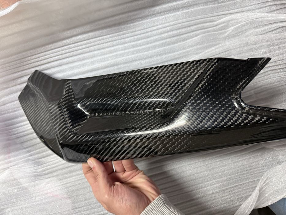 Aprilia rs660 peça em carbono