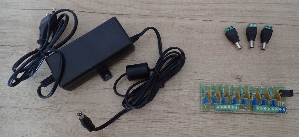 Zasilacz  Impulsowy Pulsar PSD 12V/5A + Dystrybutor Zasilania AWZ578