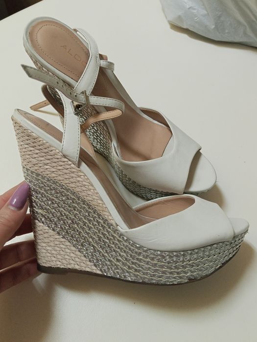 Жіночі босоніжки