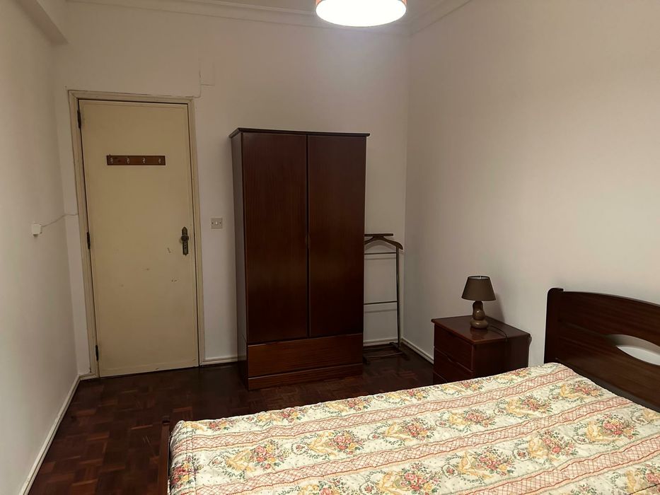 Aluga-se Quarto MASSAMÁ