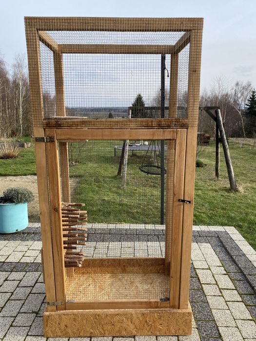 Klatka z kołowrotkiem woliera