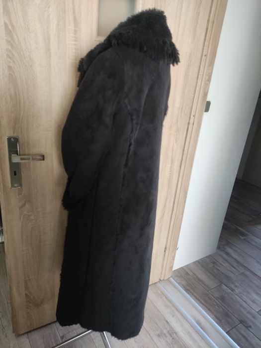 Płaszcz kożuszek czarny Revolution w rozmiarze 46/48 zapraszam