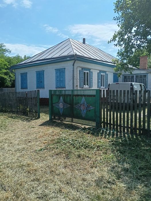 Продам будинок  селище Драбів  Черкаська обл