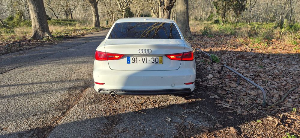 Audi A3 Limousine 1.6 TDI Full S-line