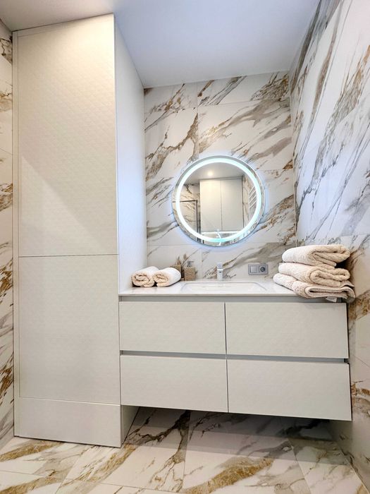 Квартира в центрі з дорогим ремонтом клубний будинок