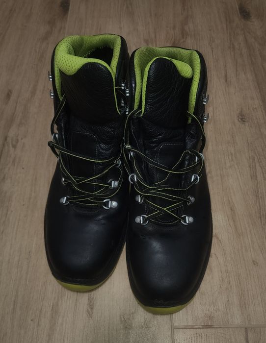 Ботинки с железным носком