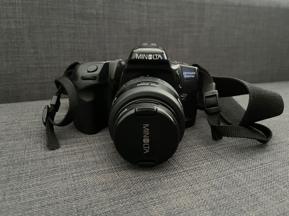 Minolta Dynax 500si + Lente AF Zoom 35-70mm f/4 + Estojo Original