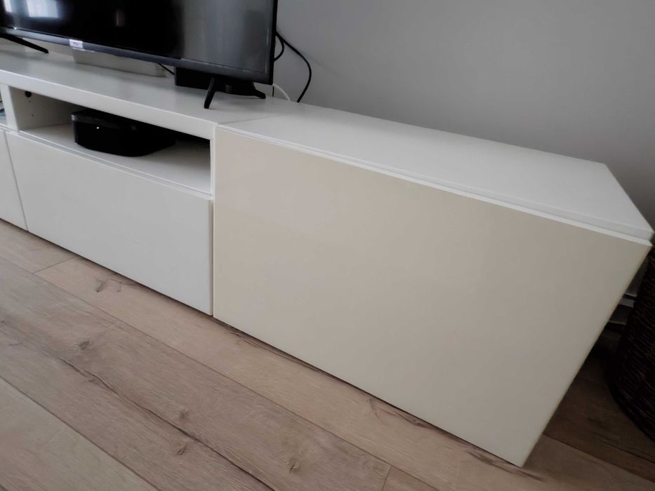 Conjunto de três móveis de sala