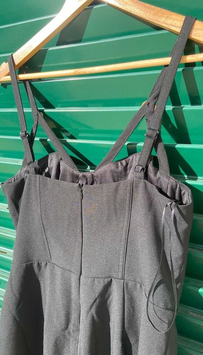 vestido preto detalhes dourados. NOVO nunca usado