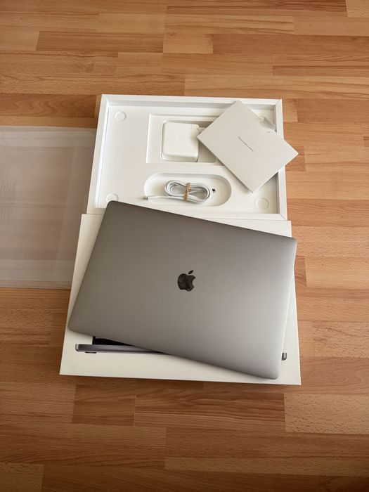MacBook Pro 16 2019 i7 / 16 GB / 512 GB Space Gray