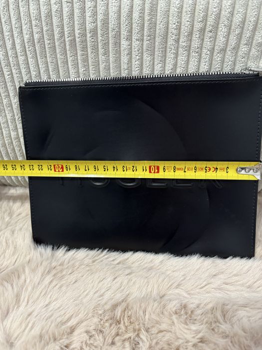 czarna kosmetyczka Mugler