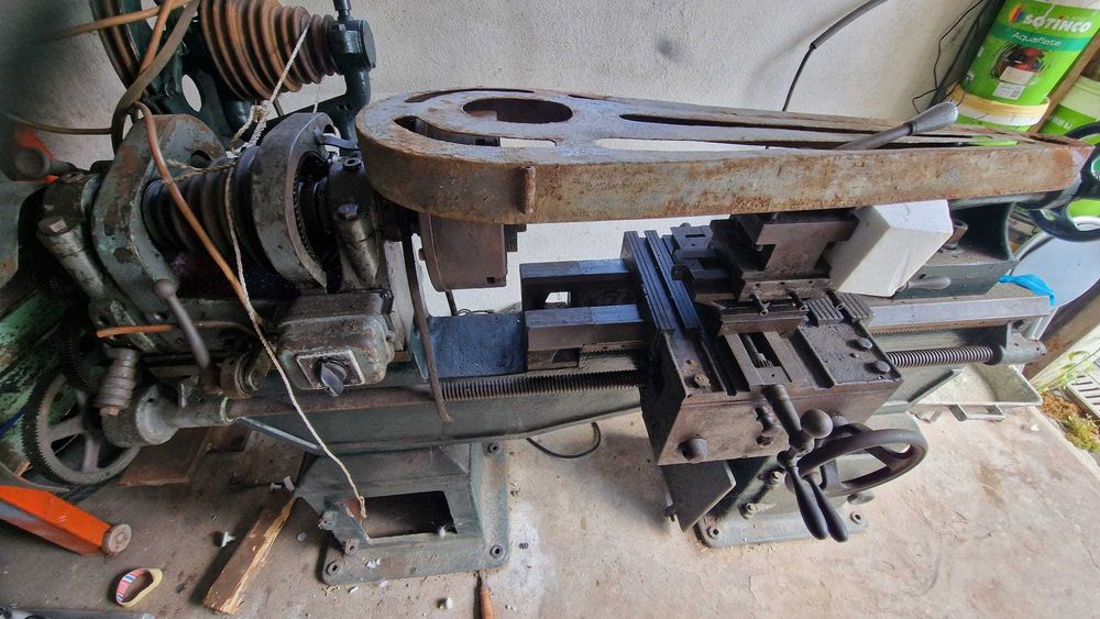 Torno mecânico e maquina de furar