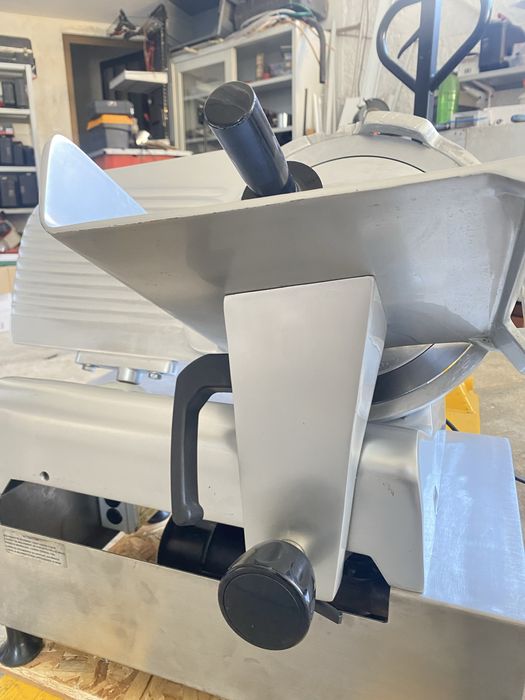 Fiambreira elétrica profissional T2 Group – em bom estado