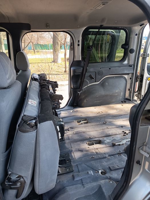 Форд Коннект 2010 пасажир