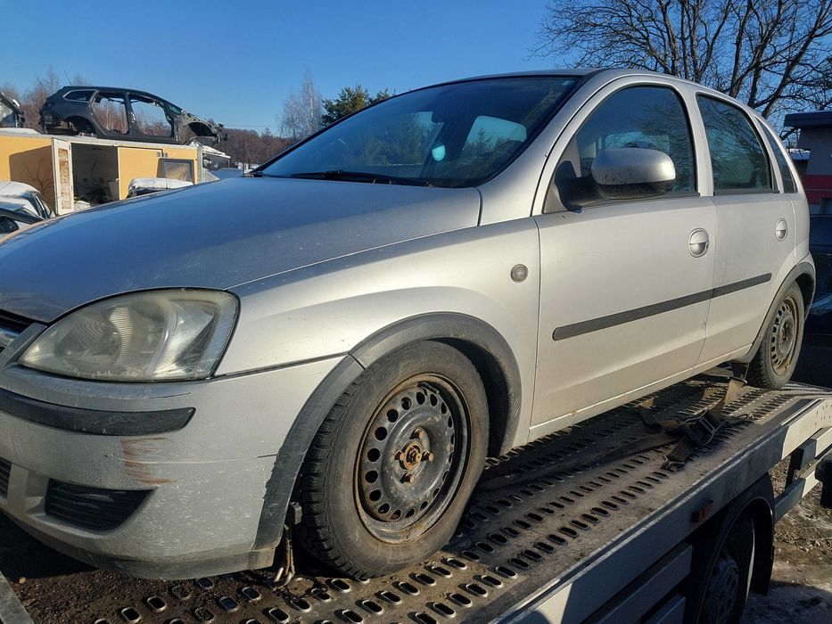 Posiadam czesci opel corsa c  1.0 12v  2004r    kolor z157