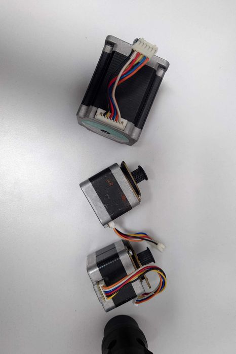 Silnik krokowy Sanyo StepSyn DC 2.5A 1.8 stopnia 103H7125 Japan