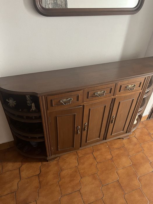 Sapateira em Madeira