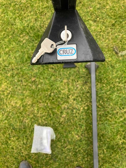 Bagażnik na narty CRUZ