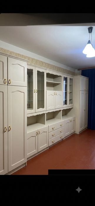 Стінка для вітальні / Гарнітур меблевий.Шафа, Вітрина, Комод
Опис: Продається класичний меблевий гарнітур (стінка).