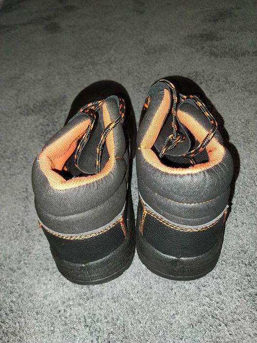 Botas novas. Tamanho 42