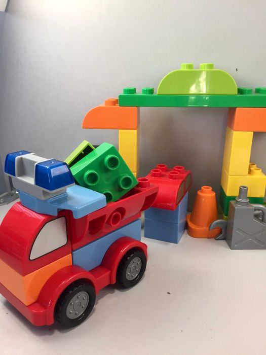 Vendo LEGO Duplo 10589 – Carro de Corrida + 3 Carros Extra