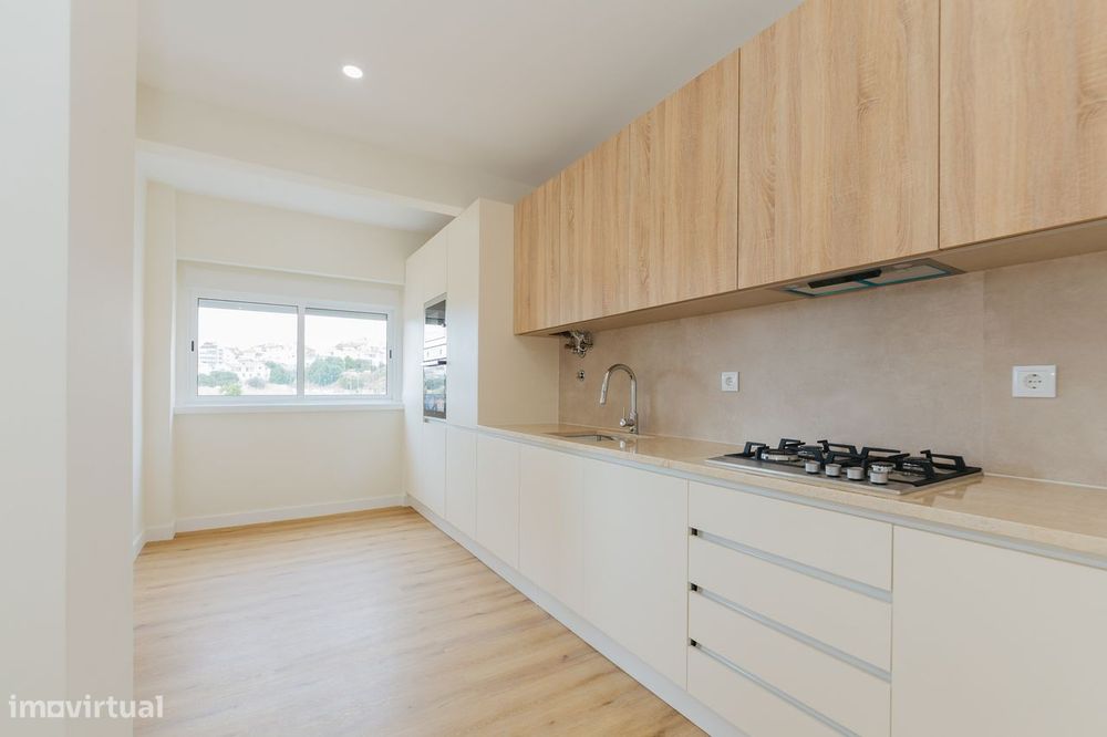 T2 Duplex  remodelado com 2 casa de banho