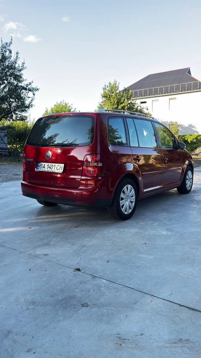 Продаю Volkswagen Touran 1.6mpi