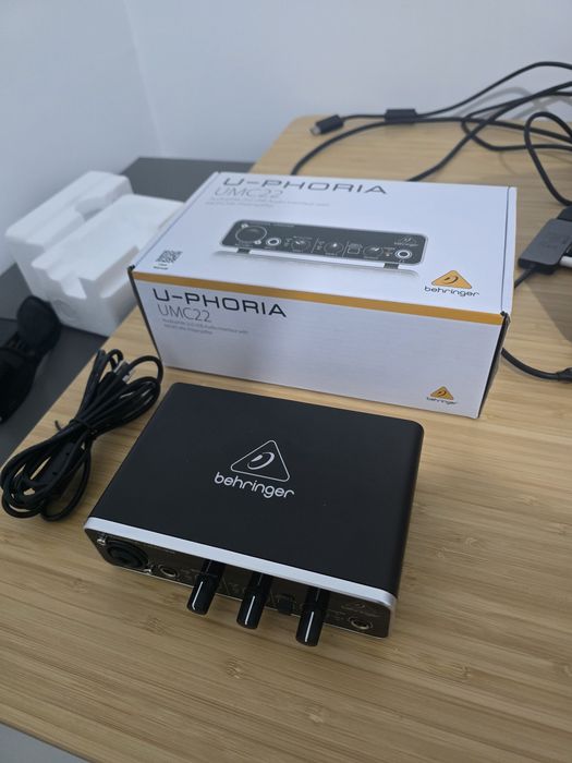 Interface de áudio Behringer U-Phoria UMC22