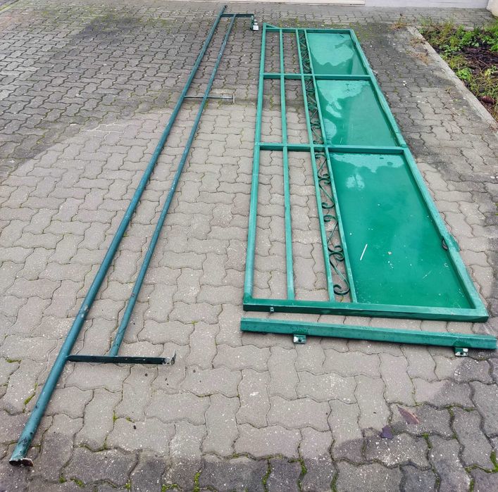 Portão de correr e gradeamento