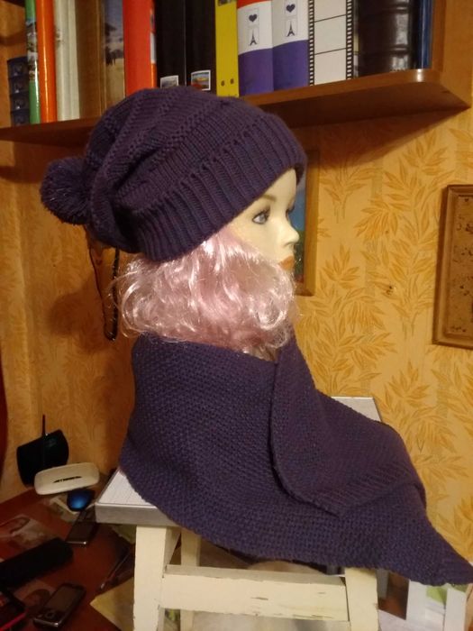 Шапка вязаная, очень теплая, белоснежная