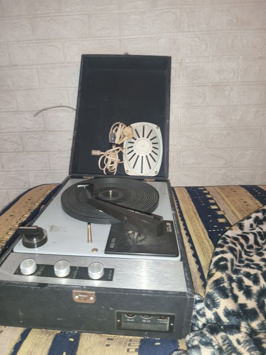 gramofon walizkowy UNITRA fonica WG-550