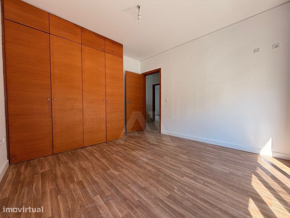 Moradia T4 em Mina de Água, Amadora