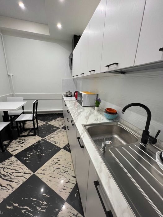 Место в комнате , с отличными условиями,Первый этаж-безопасность.