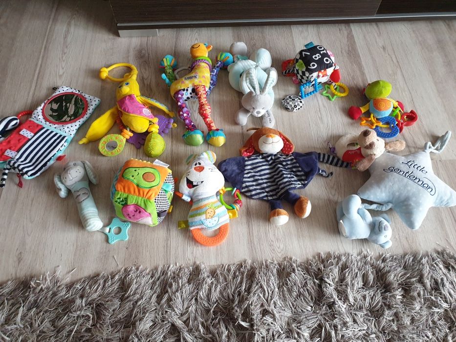 Zabawki dla niemowląt szeleściki, zawieszki do wózka