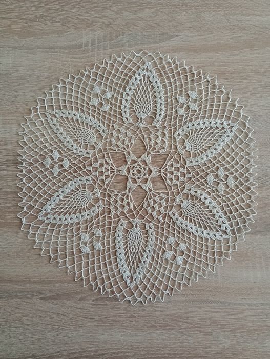 Serwetka szydełkowa 34 cm