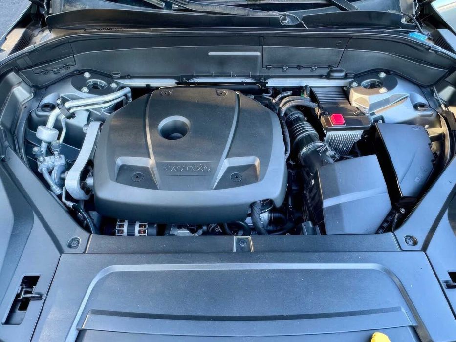 Volvo XC90 T6 Momentum 6-Passenger      2020