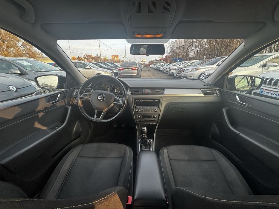 Продам Skoda  Rapid 1.6 Mpi ліфтбек