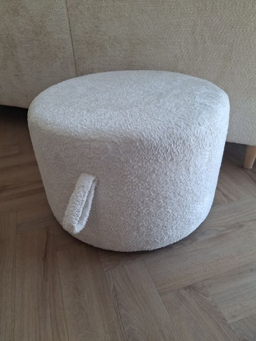Okrągła pufa na kółkach – styl i wygoda w jednym!