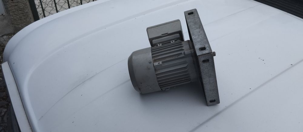 Motor elétrico trifásico Simens