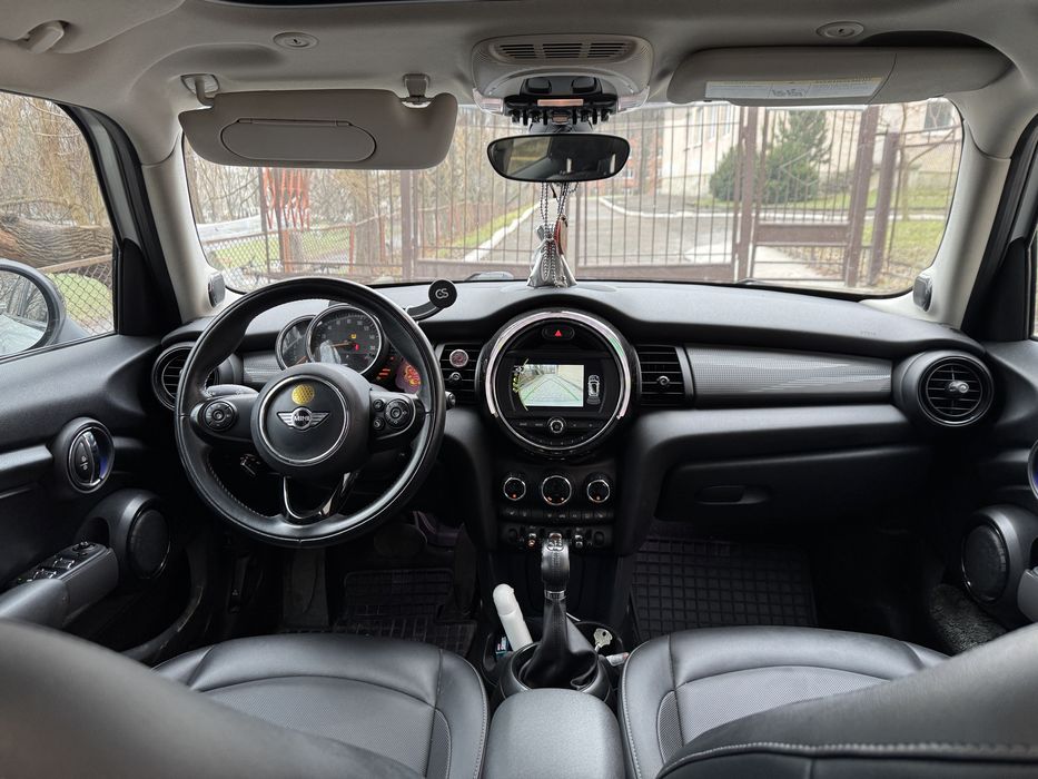 Mini Cooper one 4 doors 2017