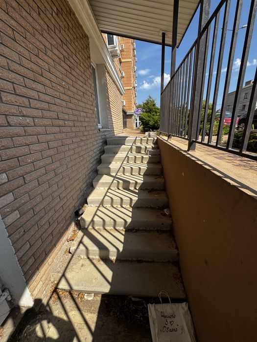 Продам офисное помещение ЖК Дмитриевский