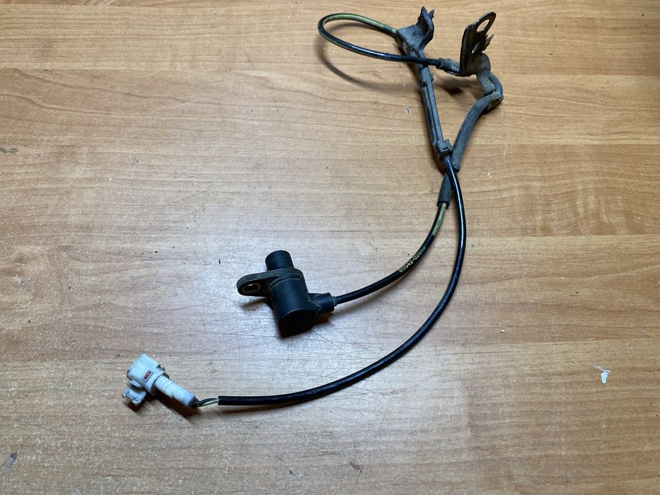 8954202040 Toyota Avensis T25 датчик абс (abs передний правый)