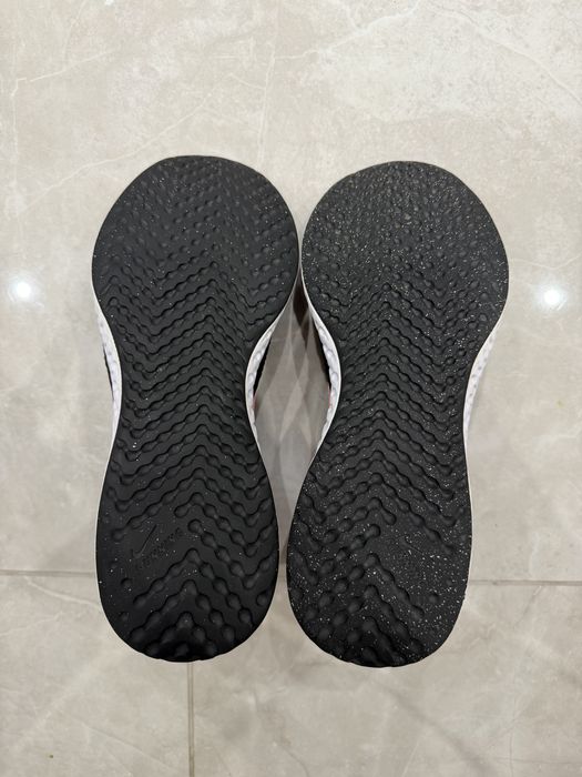 Кросівки Nike Revolution 5 (EUR 38.5)