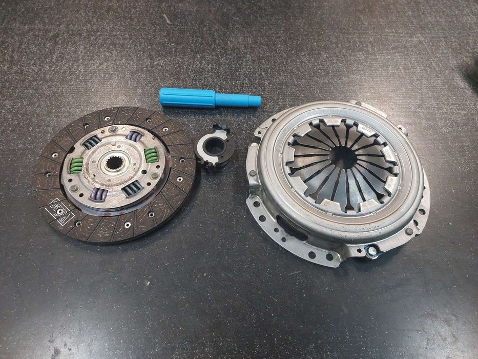 SPRZĘGŁO (KPL) Zestaw sprzęgła 200 mm z łożyskiem wyciskowym  CITROEN BERLINGO, BERLINGO/MINIVAN, XANTIA, XSARA; PEUGEOT 306, 406, PARTNER 1.6/1.8 03.93-10.04