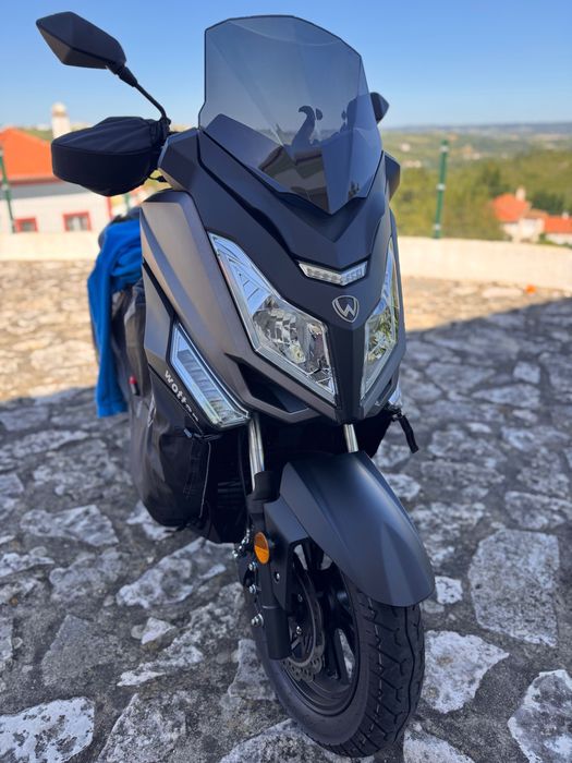 Maxi scooter espanhola Wottan 125, 2023