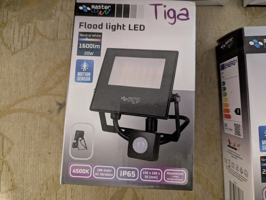 Floodlight LED Tiga z czujnikiem PIR 20W