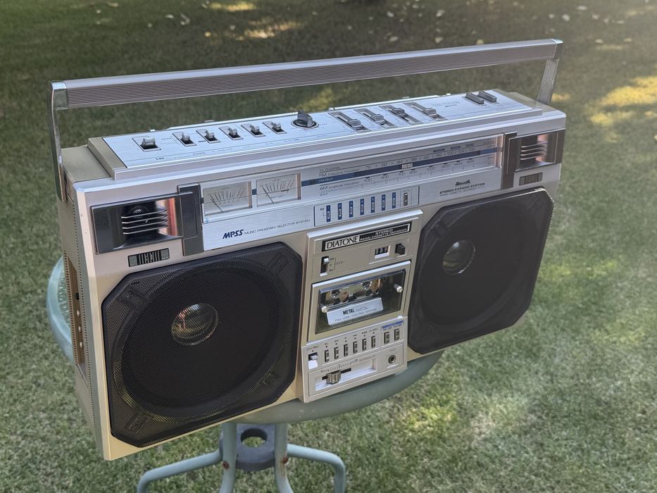 Продам магнитолу DIATONE JR-711